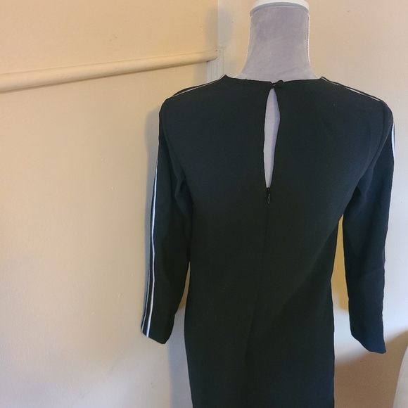 Ladies dress - Picture 3 of 4